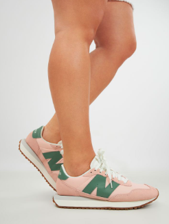 WOMEN'S NEW BALANCE SNEAKERS